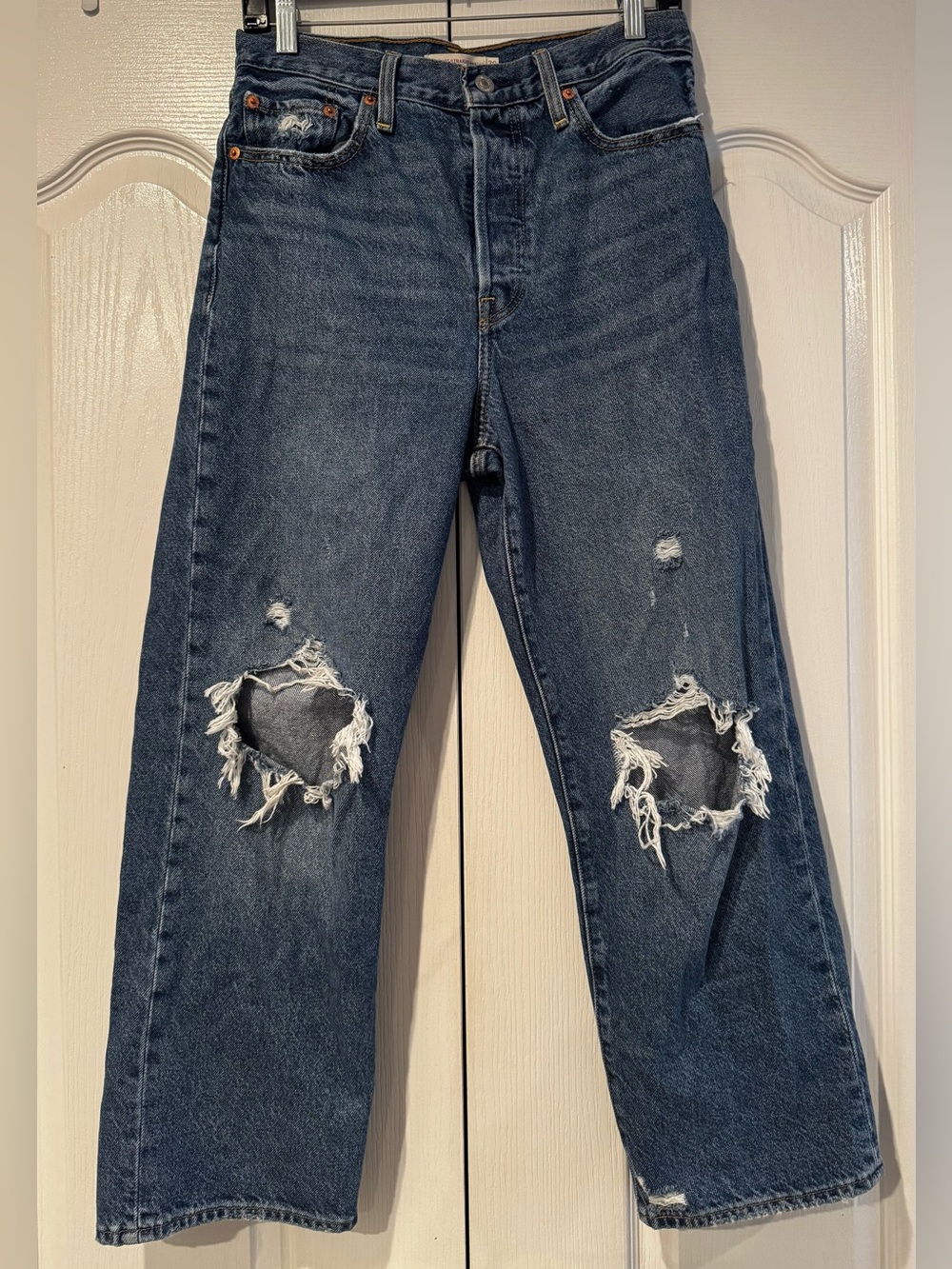 Levi’s Medium Wash Distressed Ribcage Straight Ankle Jeans - Size 29 - Picture 4 of 7